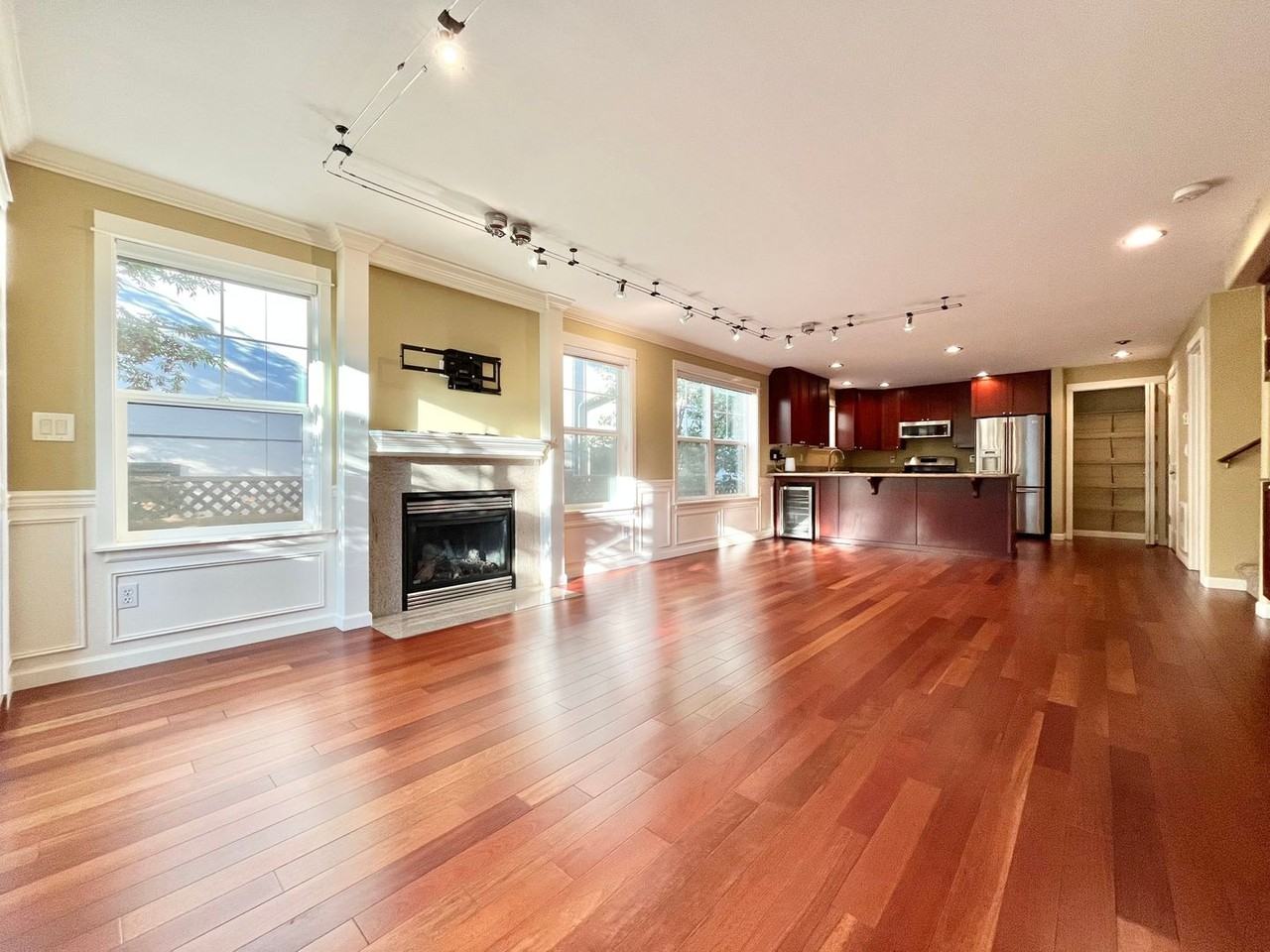 3012 21st Ave W #B - Photo 3 of 31