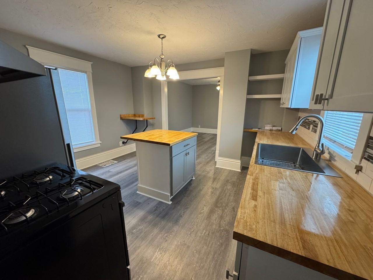 437 4th Ave - Photo 4 of 10