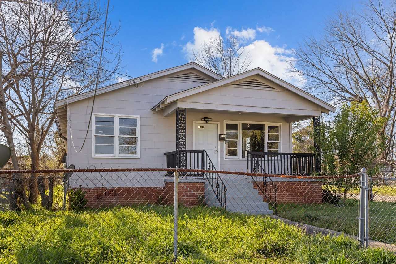 1402 Bragg St - Photo 3 of 18