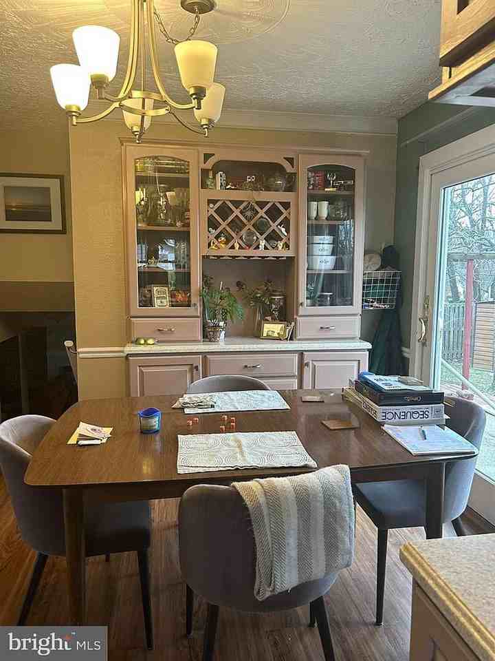 4716 Upland Dr - Photo 3 of 5