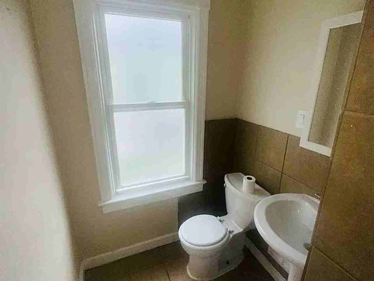 929 Carteret Ave - Photo 2 of 15