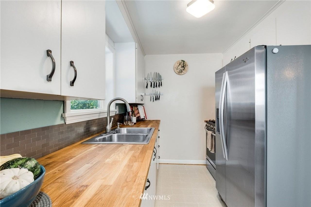 7734 31st Ave Sw - Photo 6 of 26