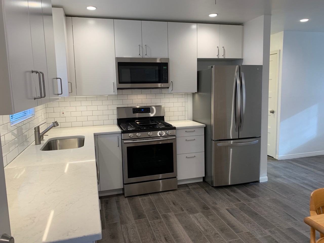 2707 W 49th St #A - Photo 2 of 16