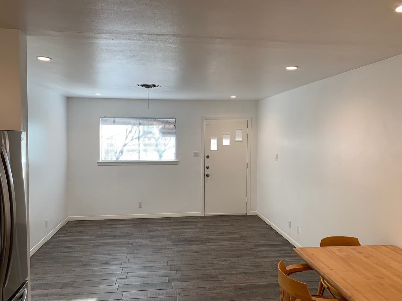 2707 W 49th St #A - Photo 3 of 16