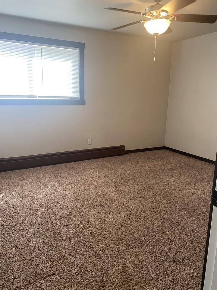 405 East 6th Street - Photo 5 of 16