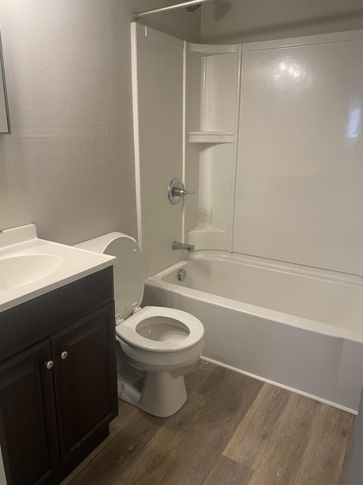 405 East 6th Street - Photo 6 of 16