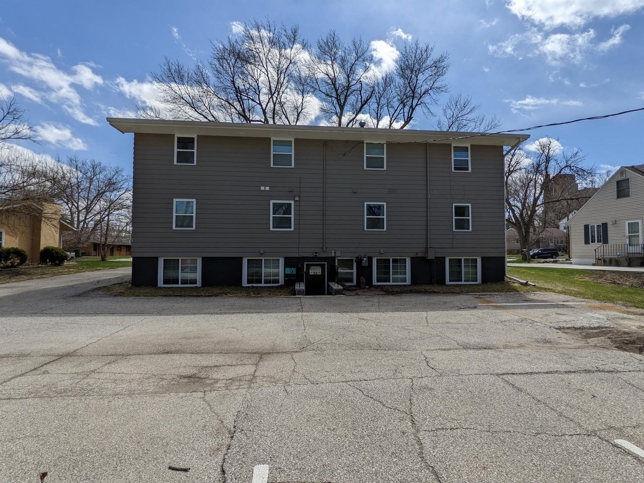 405 East 6th Street - Photo 7 of 16