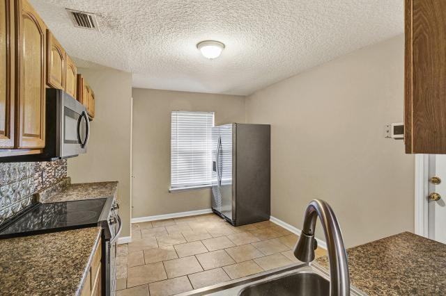 4224 Harbor View Dr - Photo 2 of 10