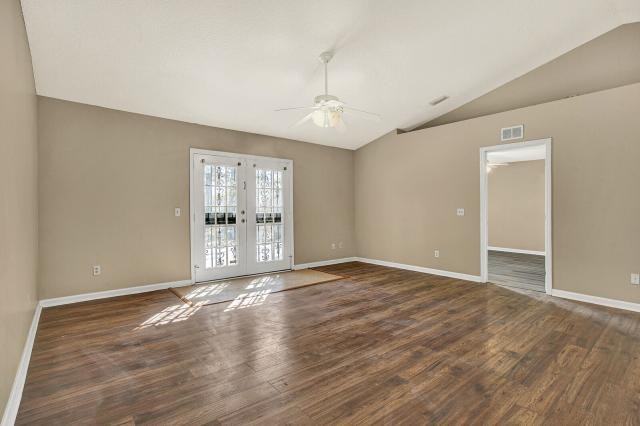 4224 Harbor View Dr - Photo 3 of 10