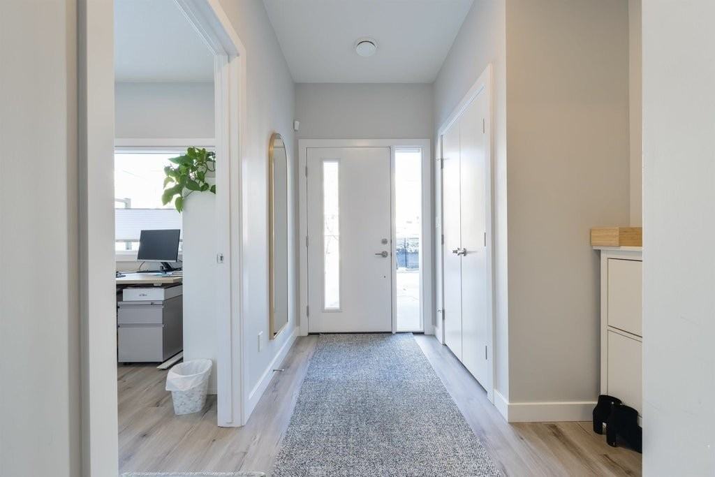 1719 Keene Cres Sw - Photo 3 of 35