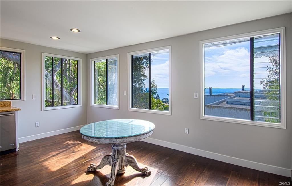 862 Summit Dr - Photo 2 of 8