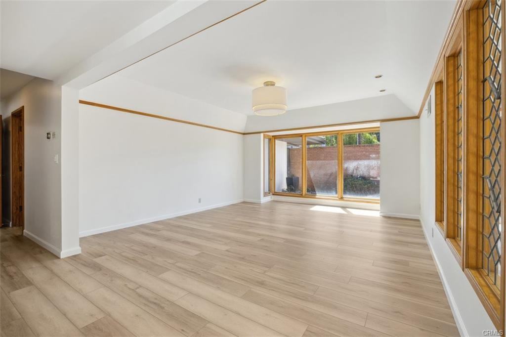 16347 Mandalay Dr - Photo 2 of 7