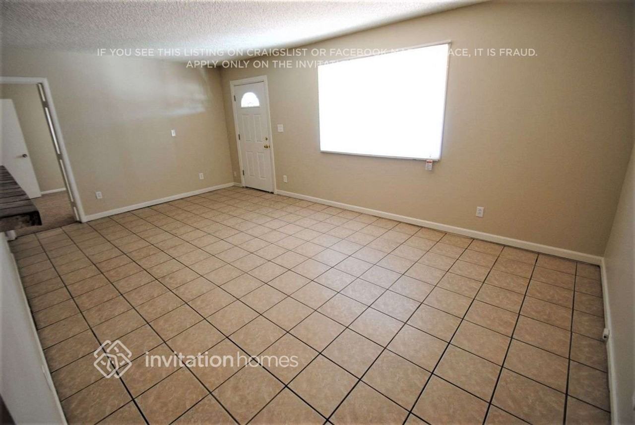 6350 W Earll Dr - Photo 2 of 7
