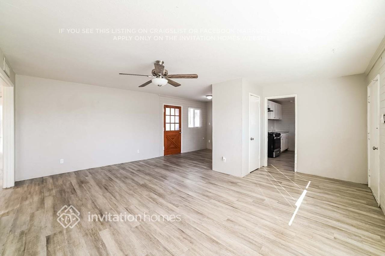 4720 N 28th Dr - Photo 2 of 16