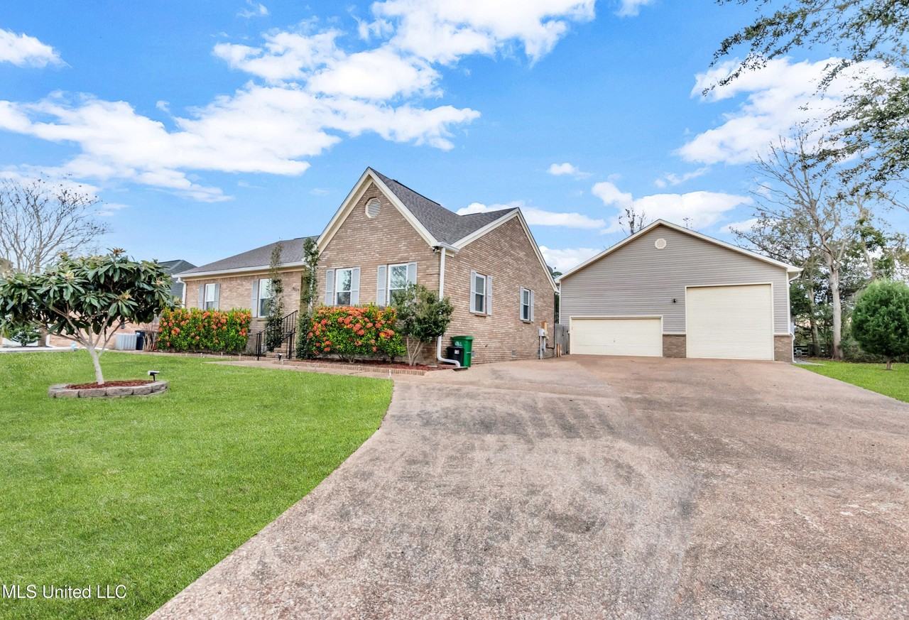 9609 Iroquois Ave - Photo 2 of 17