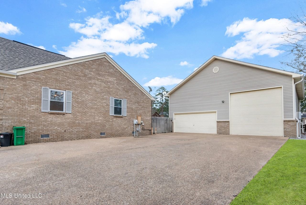 9609 Iroquois Ave - Photo 3 of 17