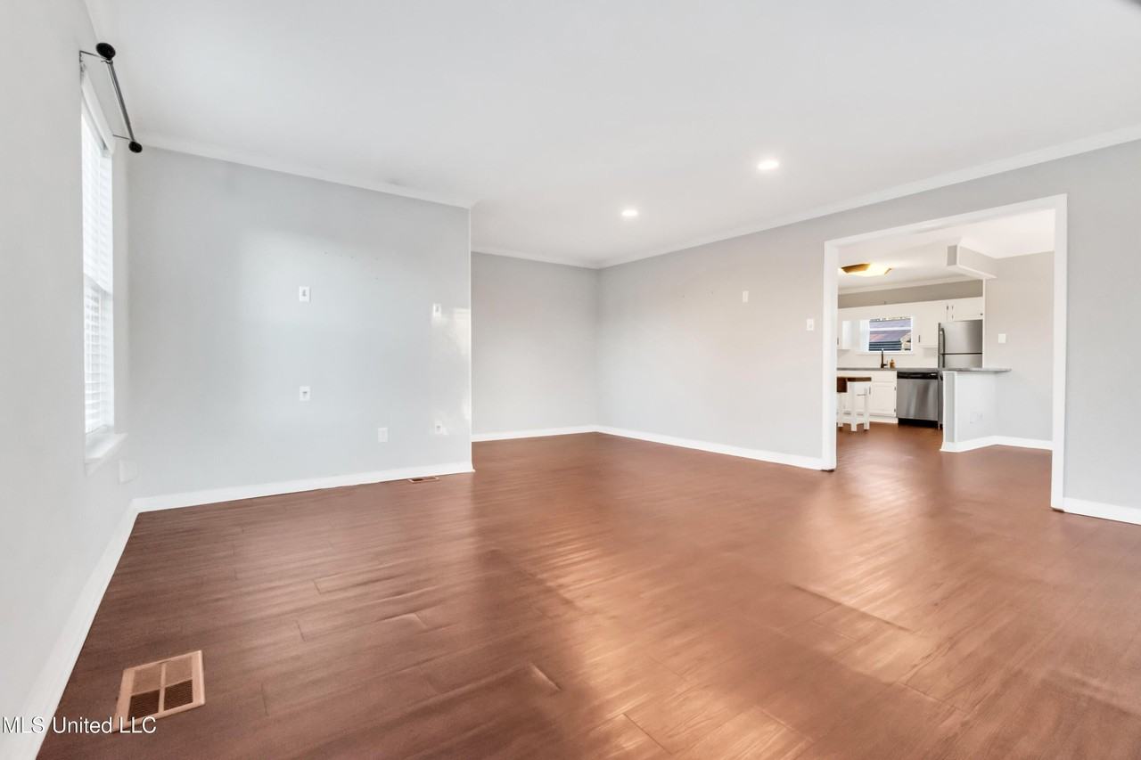 9609 Iroquois Ave - Photo 5 of 17