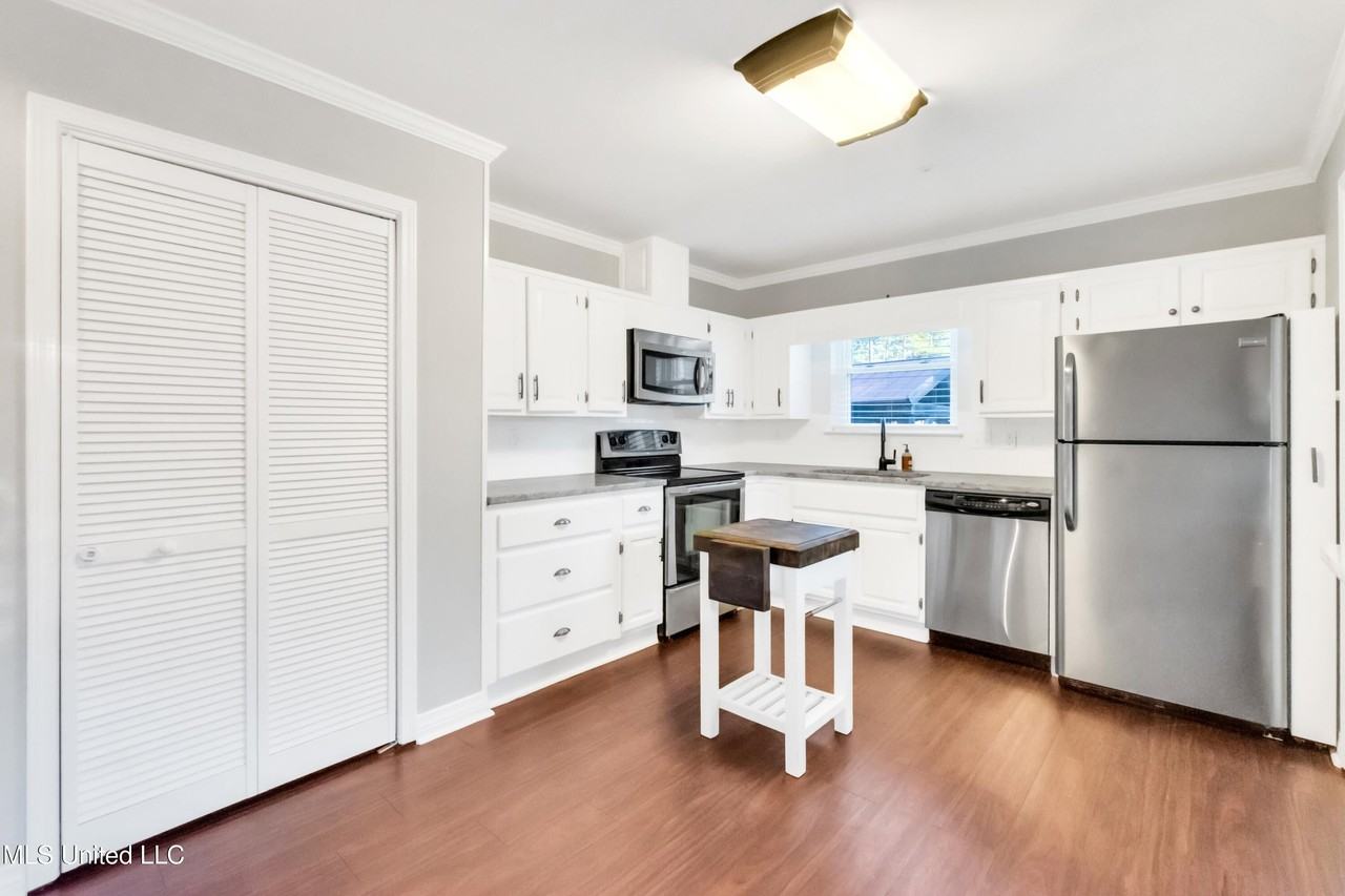 9609 Iroquois Ave - Photo 7 of 17