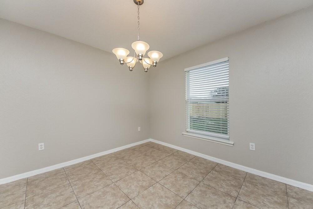 387 Cocoa Ct - Photo 6 of 15