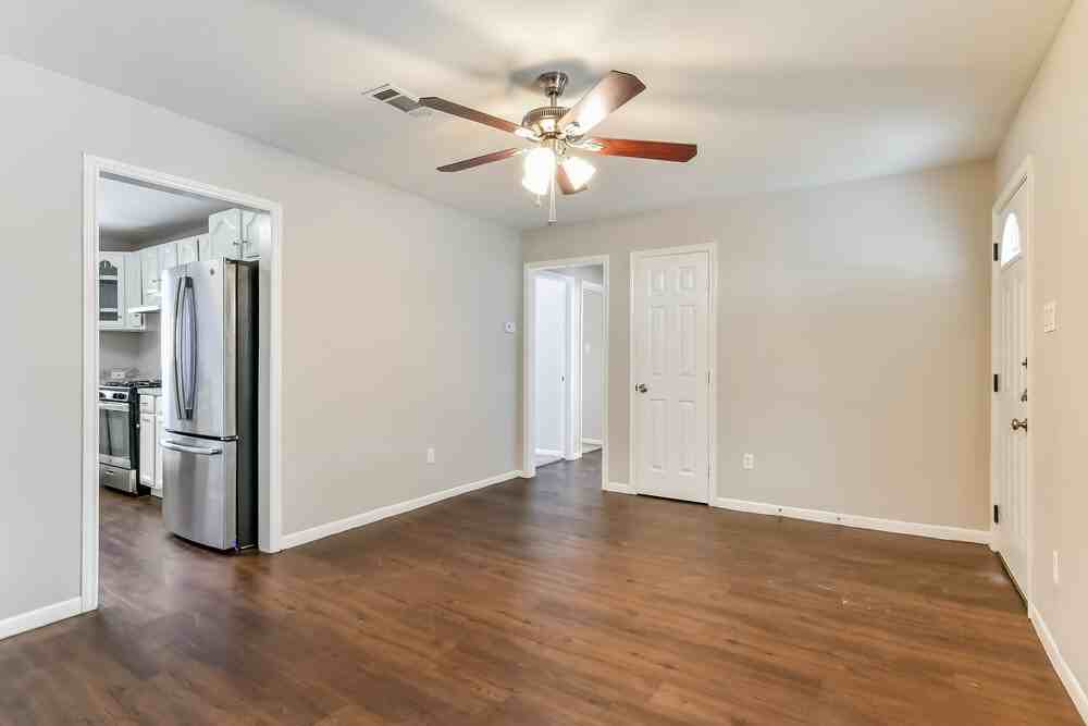 11611 Duane St - Photo 3 of 15