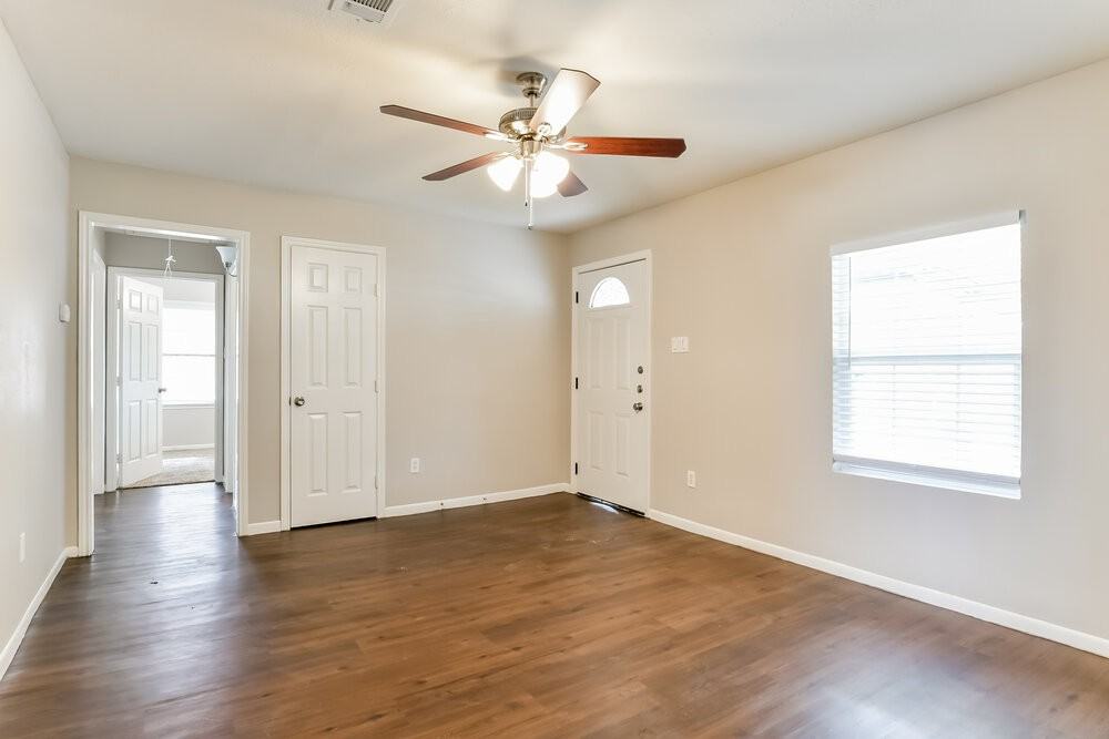 11611 Duane St - Photo 4 of 15