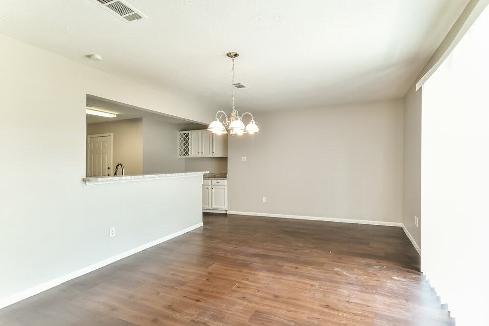 11611 Duane St - Photo 5 of 15