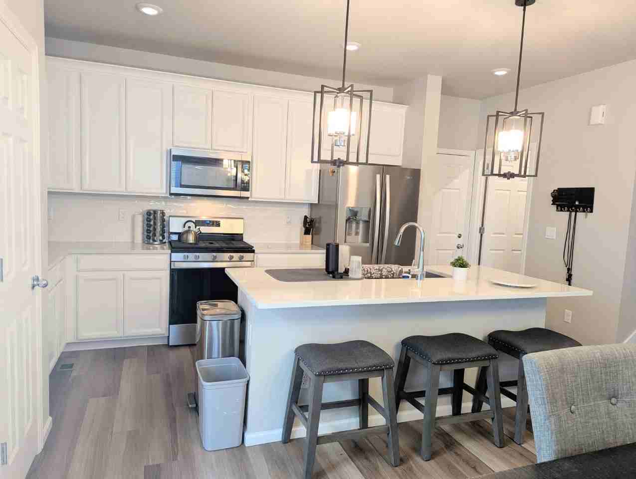 387 Courtfield Way - Photo 3 of 46