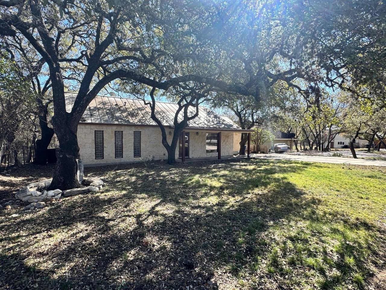 16725 Springhill Dr - Photo 2 of 33