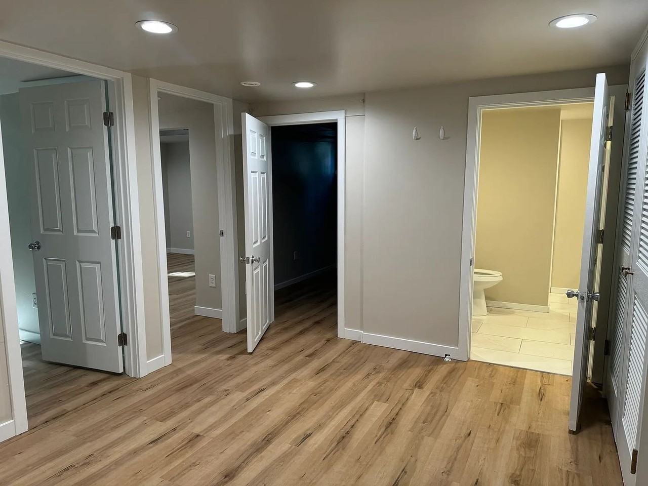 808 S Rose St - Photo 2 of 7