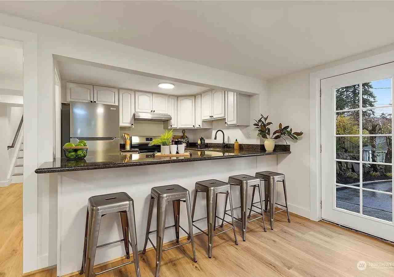 15839 9th Ave Sw - Photo 3 of 10