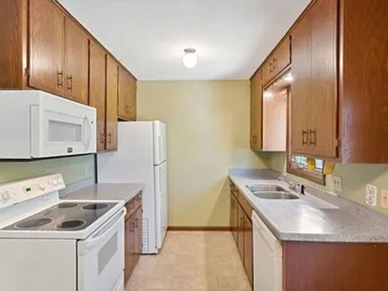 520 Smith St - Photo 2 of 8