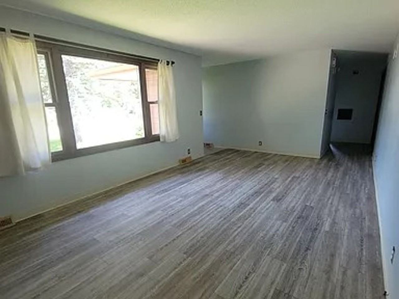 520 Smith St - Photo 3 of 8