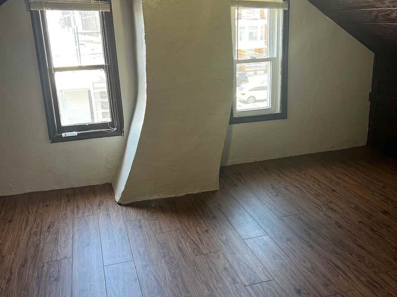 1040 W Maple St - Photo 2 of 10