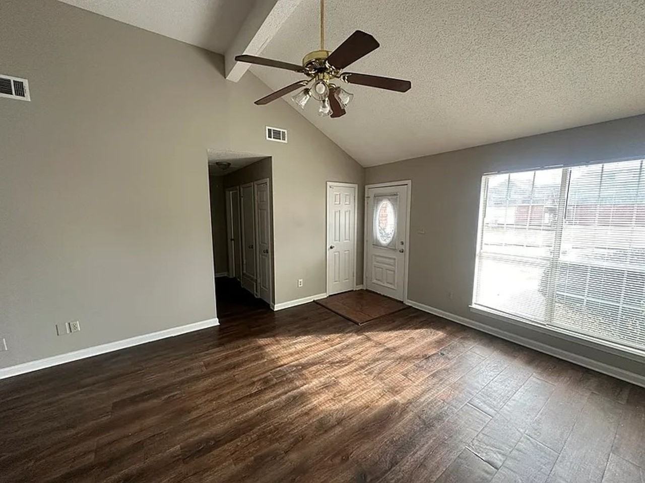 5405 Corner Oak Dr - Photo 3 of 11