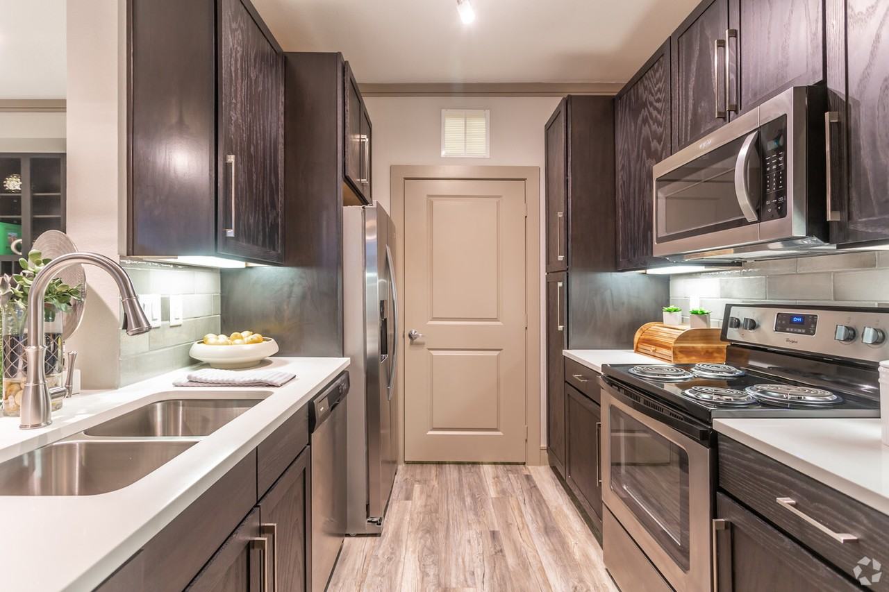 180 W Gray St - Photo 2 of 12