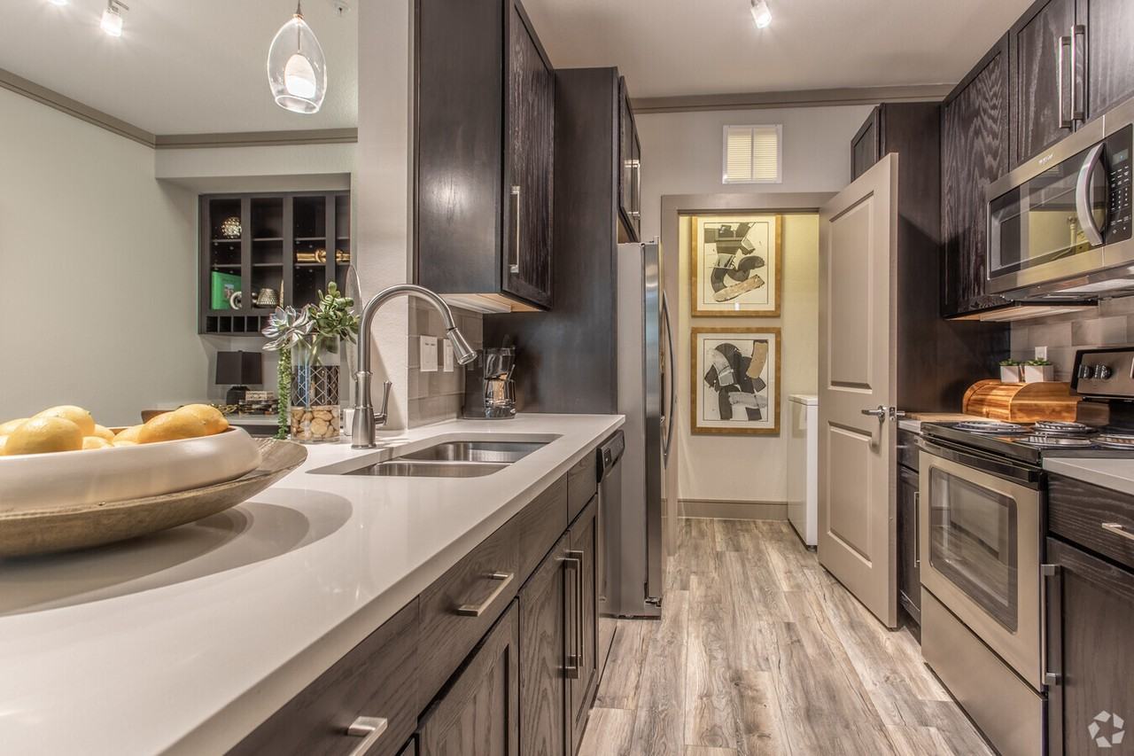 180 W Gray St - Photo 3 of 12