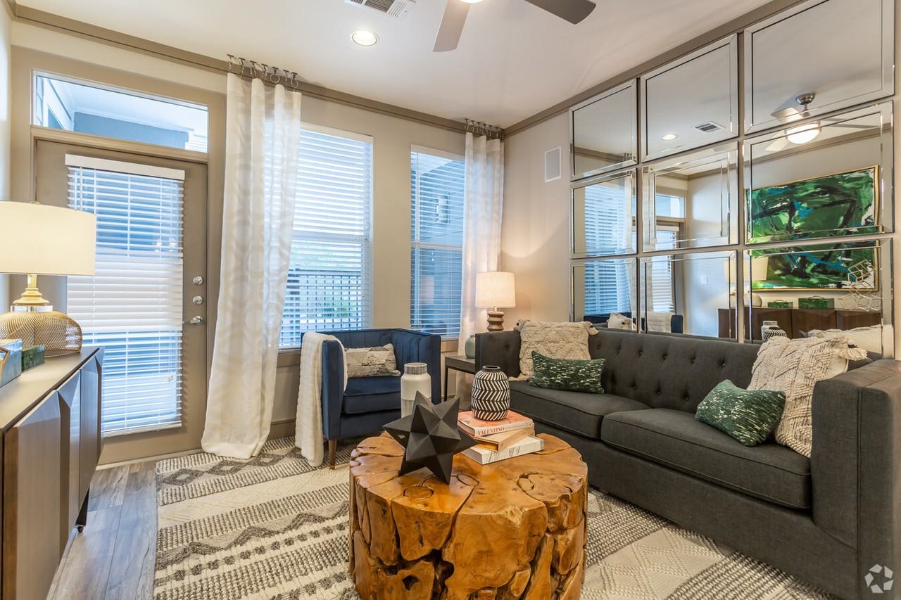 180 W Gray St - Photo 6 of 12