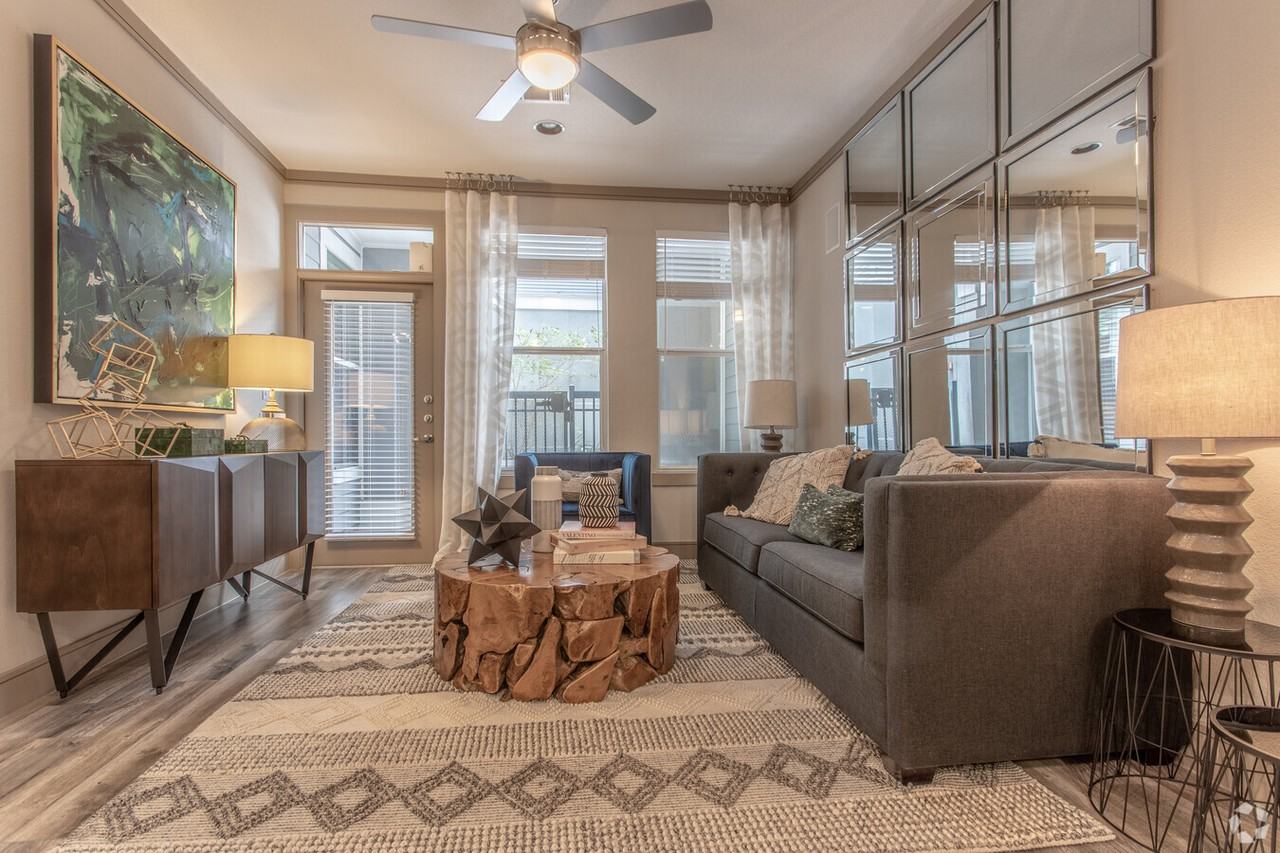 180 W Gray St - Photo 7 of 12