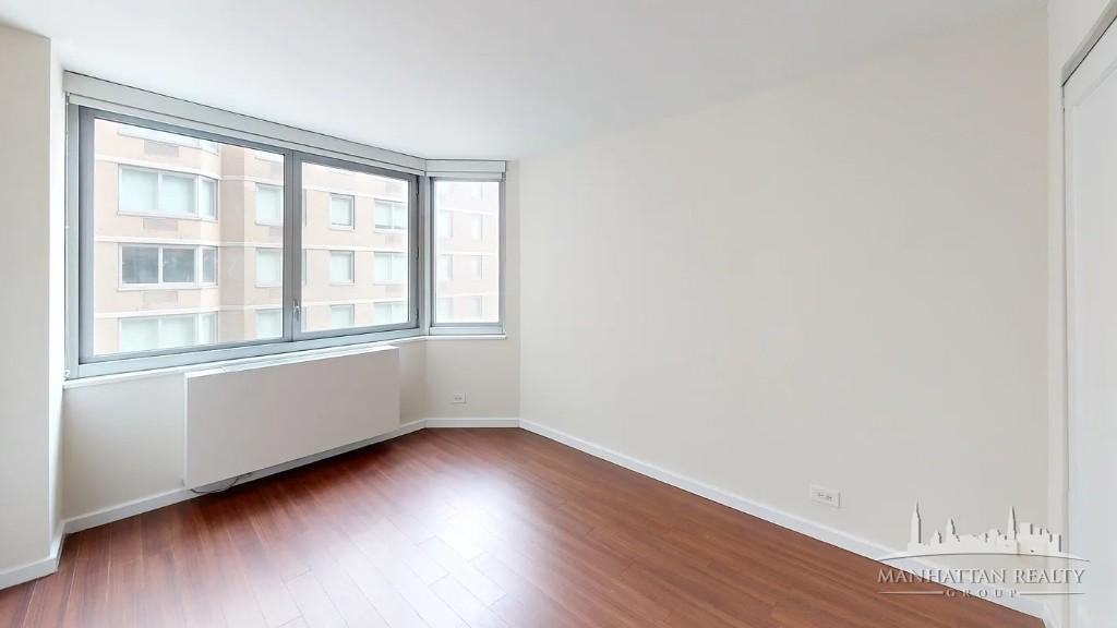 E 34th St #S6M - Photo 3 of 7