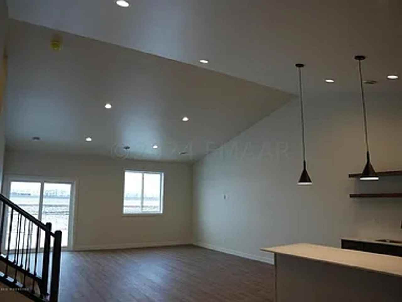 1510 6th Ave Ne - Photo 3 of 7