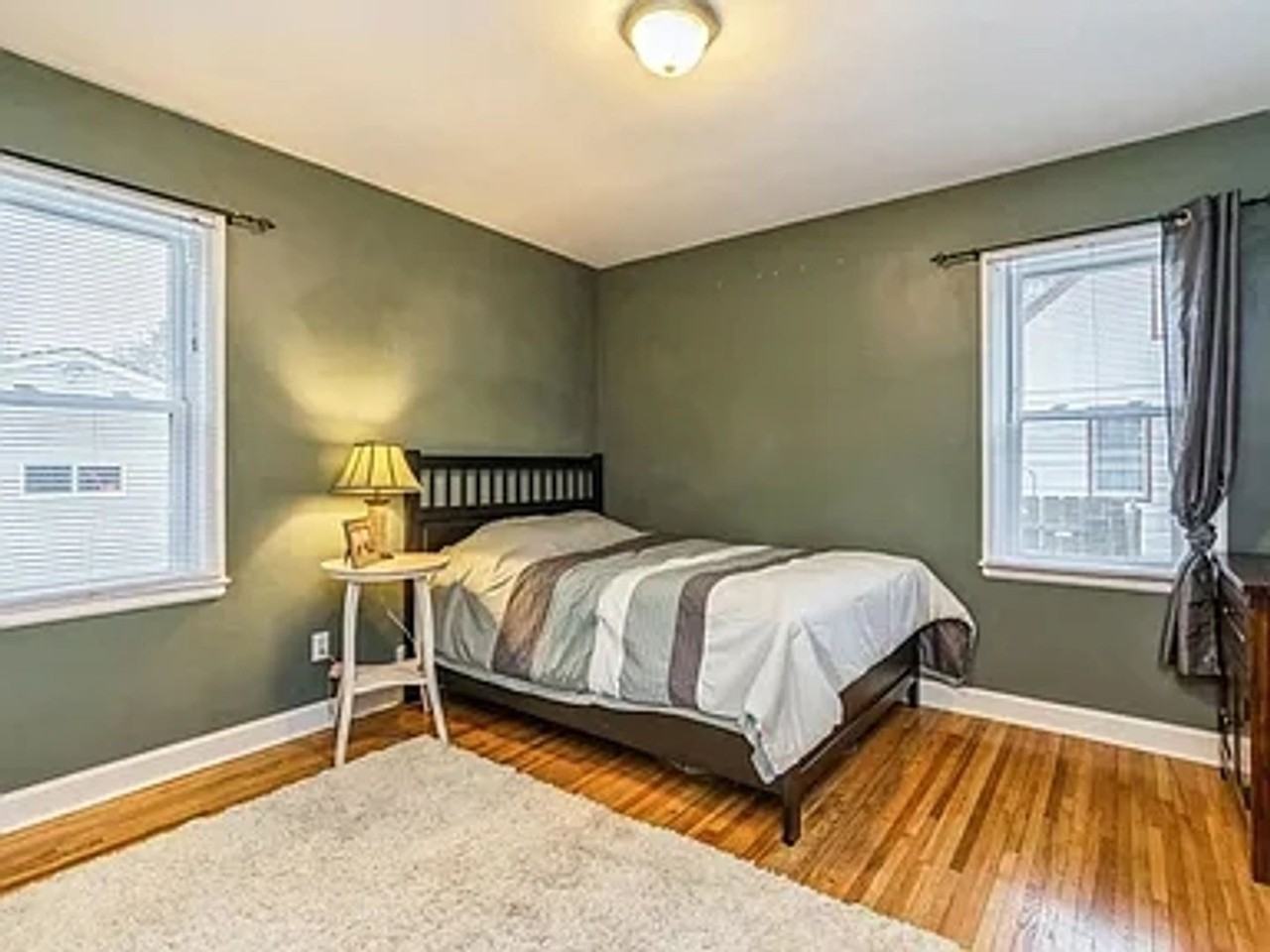 4528 Hampshire Ave N - Photo 2 of 15