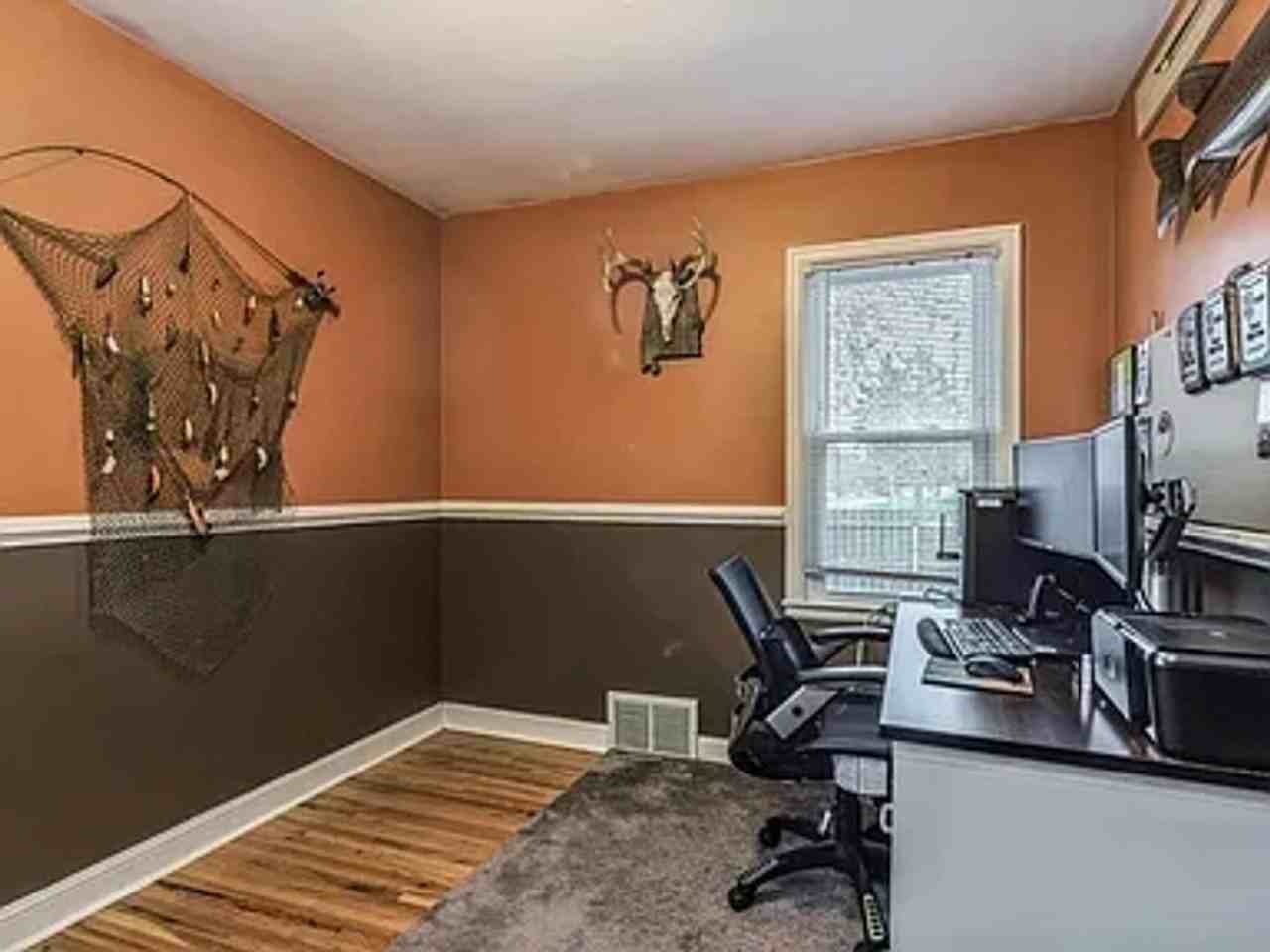 4528 Hampshire Ave N - Photo 3 of 15