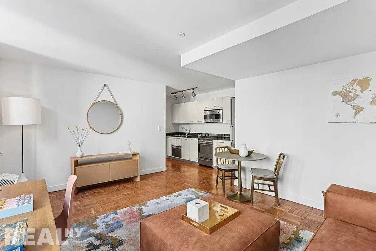 Exchange Pl #1428 - Photo 3 of 10