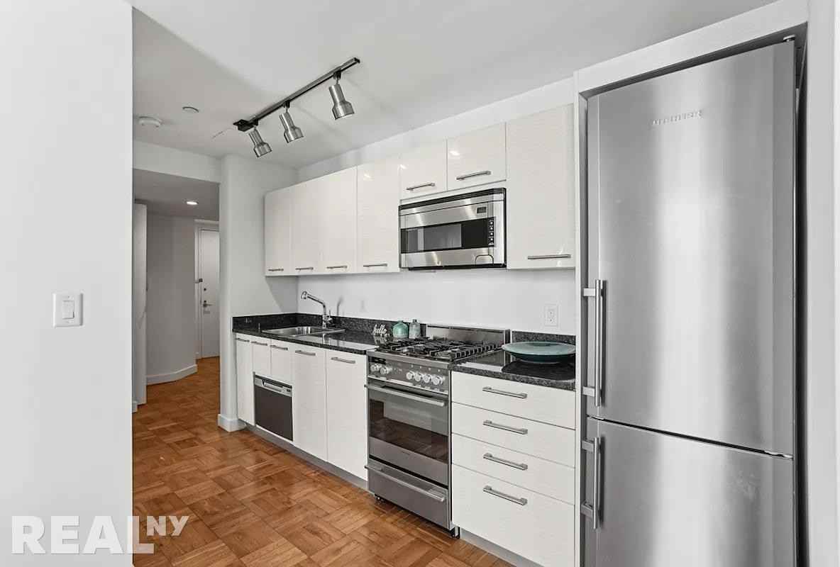 Exchange Pl #1428 - Photo 4 of 10