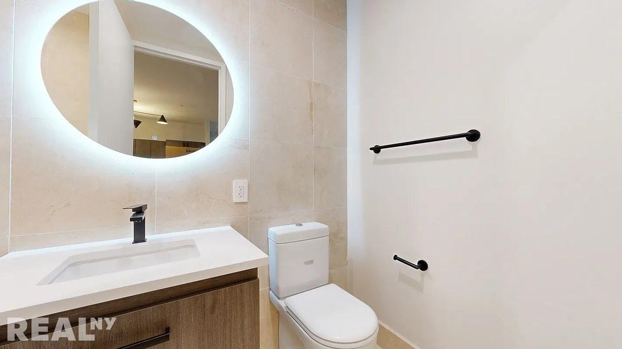 Wall St #PHA - Photo 4 of 8