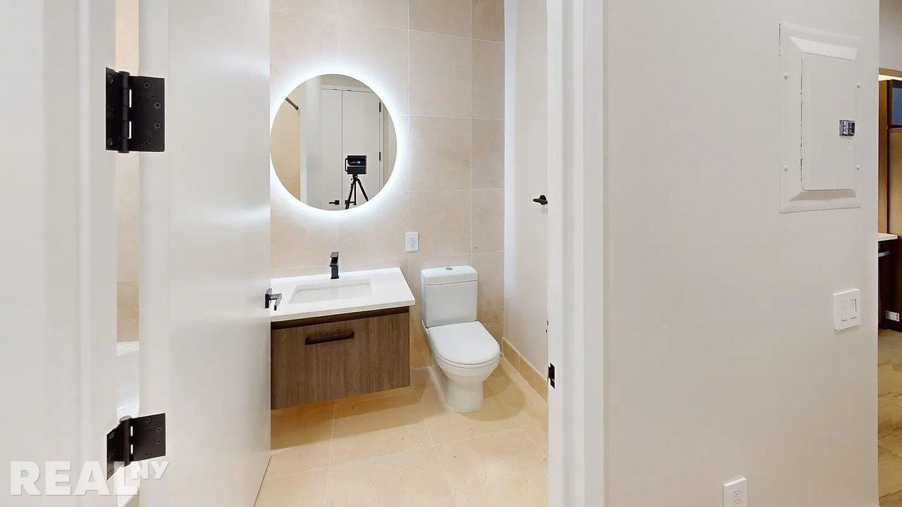 Wall St #1013 - Photo 4 of 9