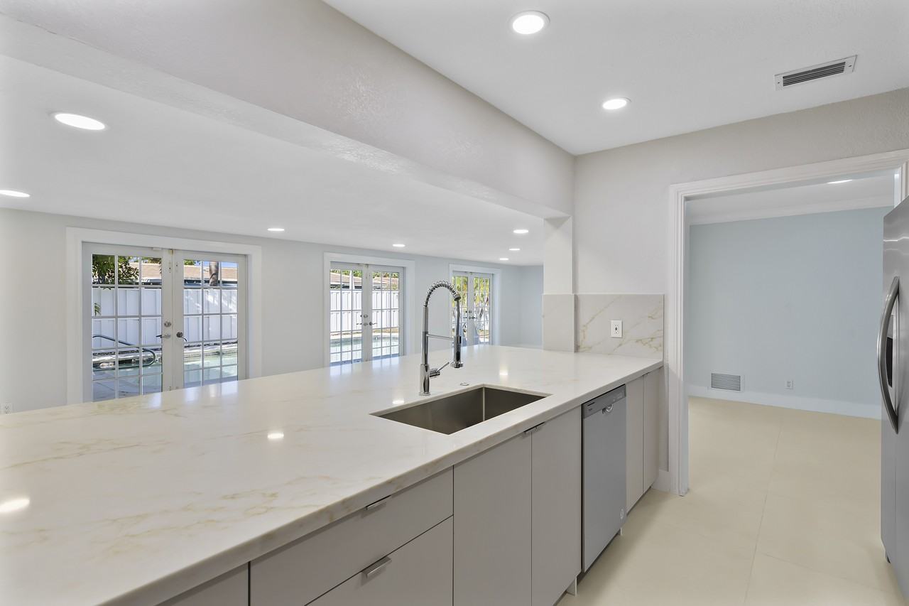 2231 Northeast 34th Court - Photo 2 of 30