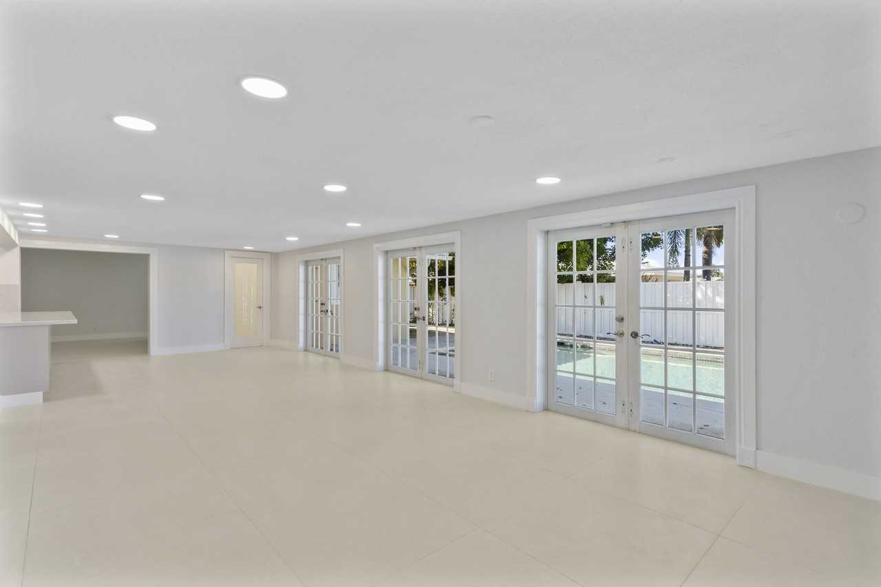 2231 Northeast 34th Court - Photo 6 of 30