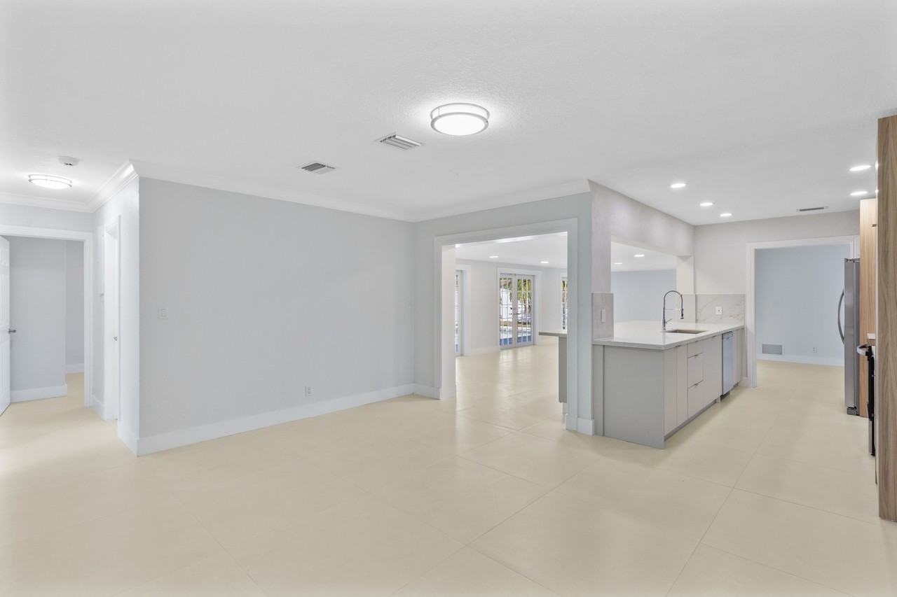 2231 Northeast 34th Court - Photo 7 of 30