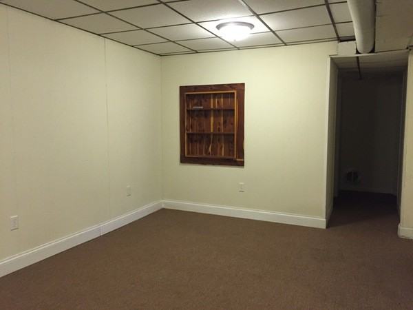 3321 Gilboa Ave - Photo 3 of 9